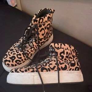 Shoe